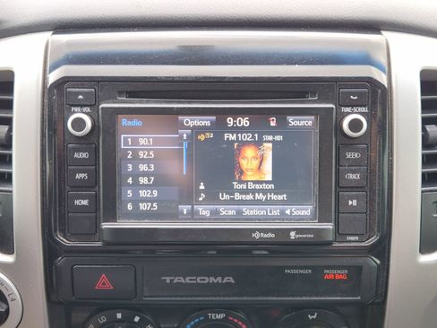 Used 2015 Toyota Tacoma 4x4 Access Cab V6 w/ TRD Off-Road Package image 18