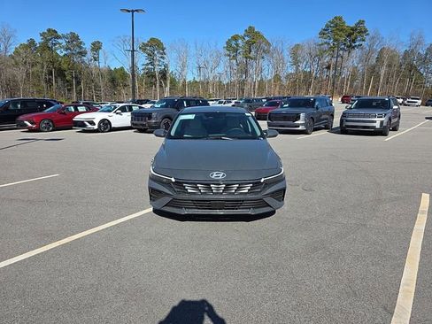 New 2026 Hyundai Elantra Limited FWD image 11