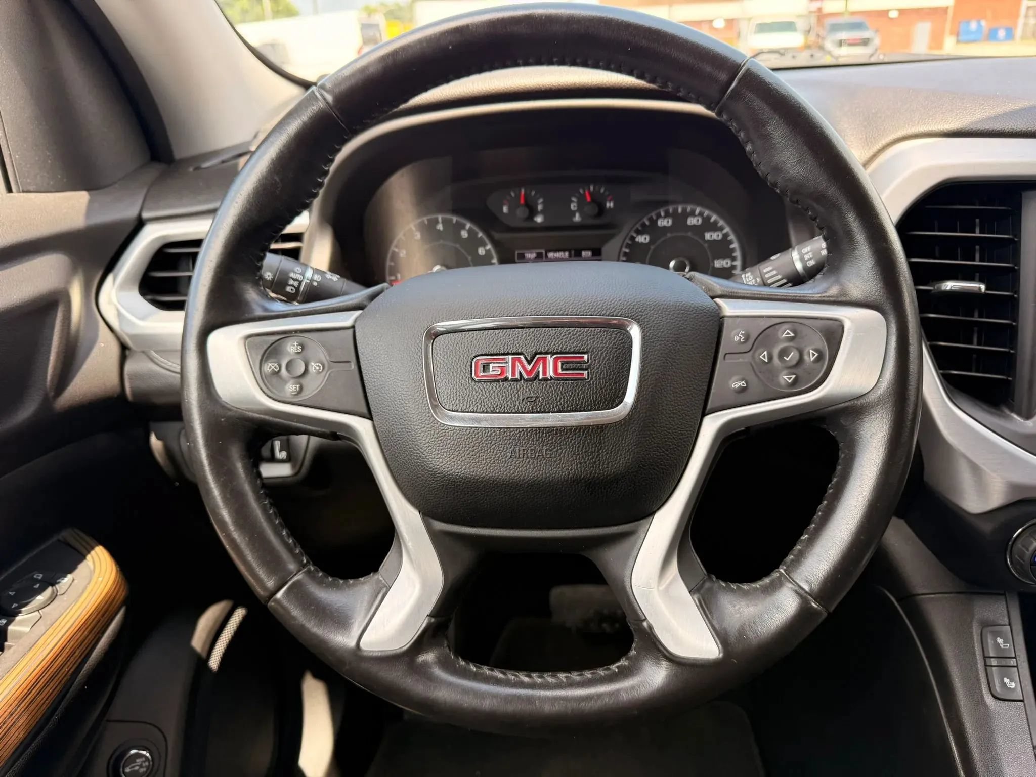 Used 2019 GMC Acadia SLE AWD/4WD image 16