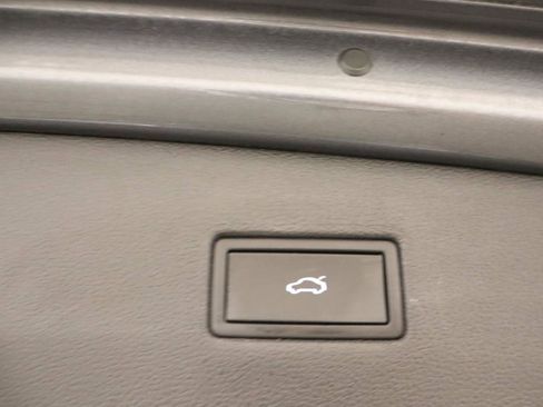 Used 2022 Volkswagen Tiguan SEL R-Line AWD/4WD image 18