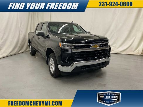 Used 2025 Chevrolet Silverado 1500 LT image 1
