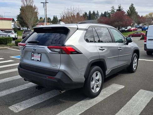 Used 2019 Toyota RAV4 LE w/ Carpet Mat Package AWD/4WD image 7