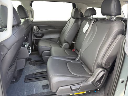 New 2026 Kia Carnival SX FWD image 16