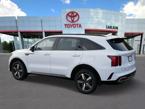 Used 2022 Kia Sorento EX w/ Panoramic Sunroof Package FWD image 6