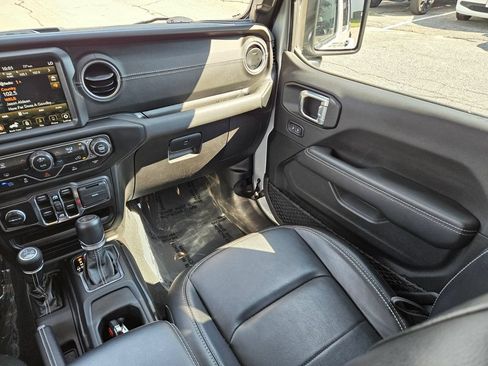 Used 2023 Jeep Wrangler Unlimited Sahara AWD/4WD image 15