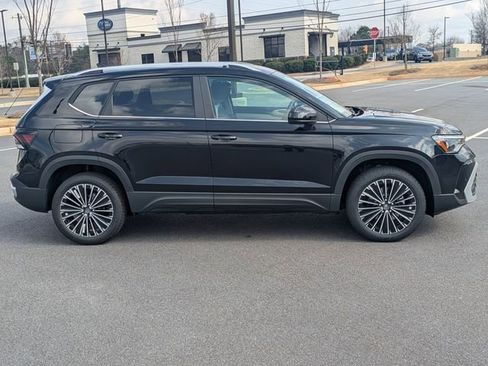 New 2026 Volkswagen Taos SE image 3