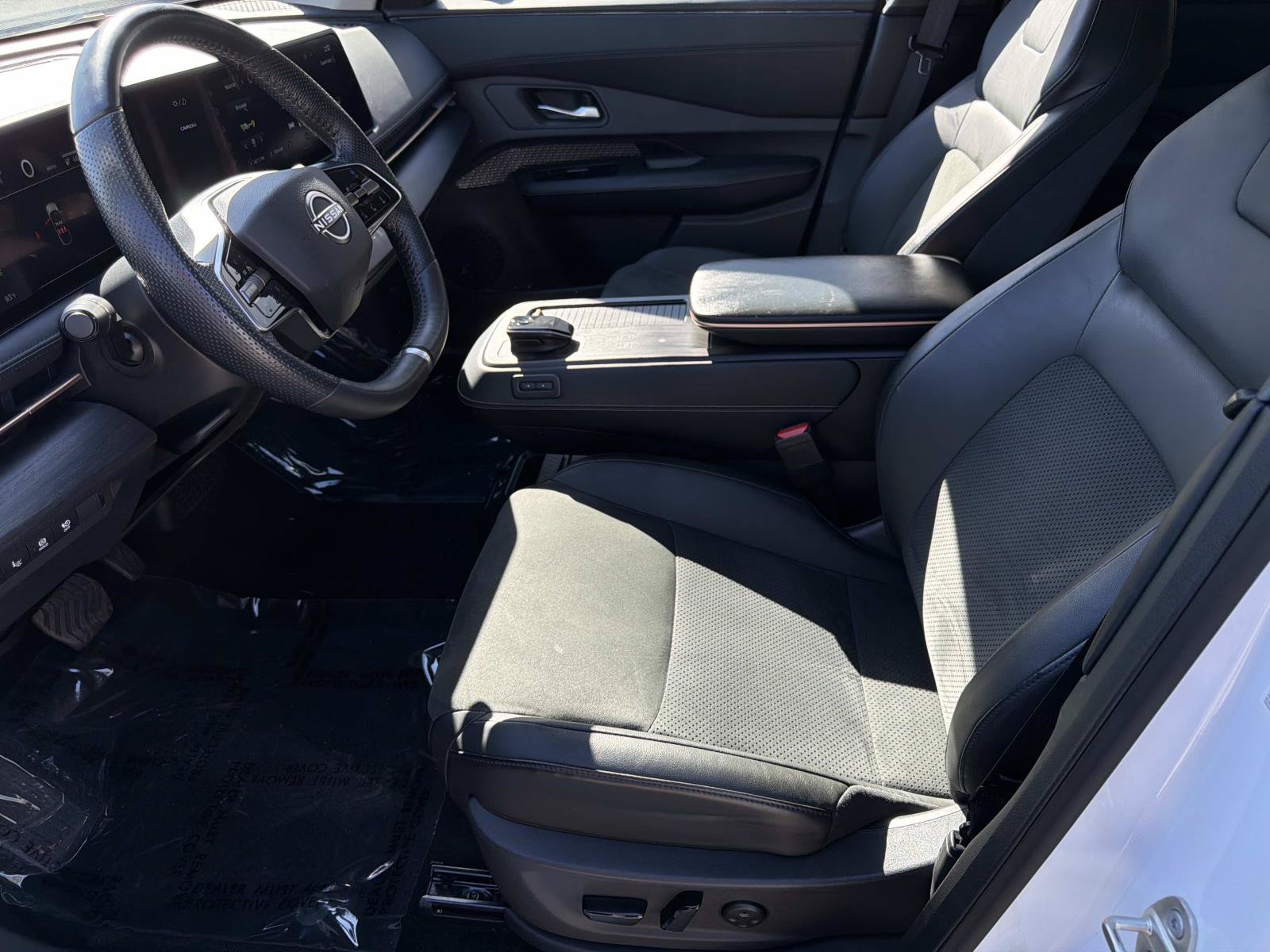 Used 2025 Nissan Ariya AWD image 14