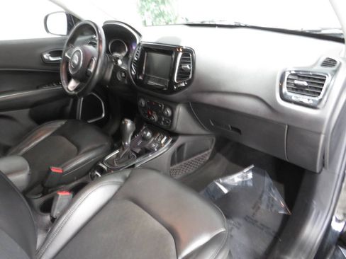 Used 2019 Jeep Compass Latitude AWD/4WD image 9