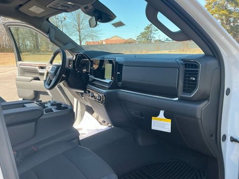 Used 2026 GMC Sierra 1500 SLE w/ X31 Off-Road Package AWD/4WD image 23