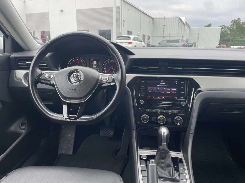 Used 2020 Volkswagen Passat 2.0T SE w/ Sunroof Package FWD image 17