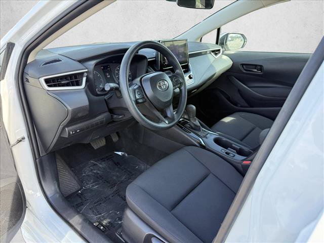 Used 2025 Toyota Corolla LE FWD image 9