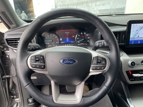 Used 2022 Ford Explorer XLT w/ Equipment Group 202A image 24