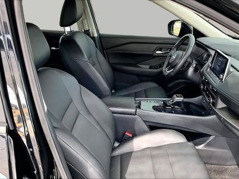 Certified 2024 Nissan Rogue SV w/ SV Premium Package FWD image 9