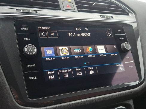Used 2019 Volkswagen Tiguan SE AWD/4WD image 17