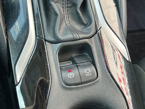 Used 2021 Toyota Corolla LE image 12