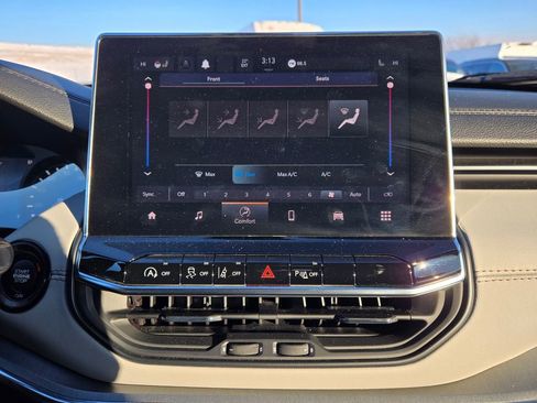 Used 2024 Jeep Compass Limited image 22