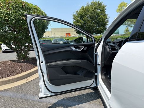 Used 2023 Audi Q4 e-tron Premium w/ Convenience Package RWD image 13