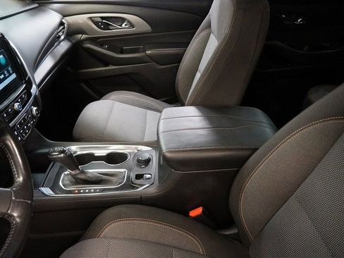 Used 2018 Chevrolet Traverse LT image 8