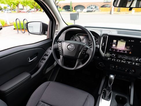 New 2025 Nissan Frontier SV image 9