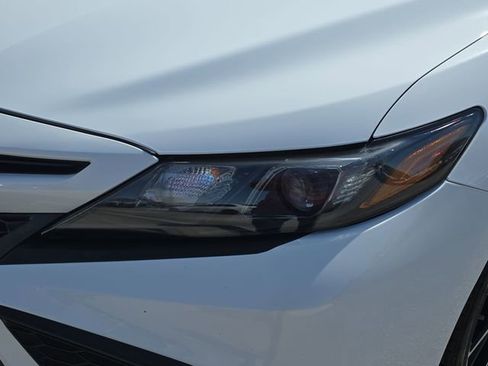 Used 2021 Toyota Camry SE image 30