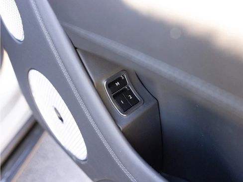 Certified 2024 Bentley Bentayga Extended Wheelbase image 79