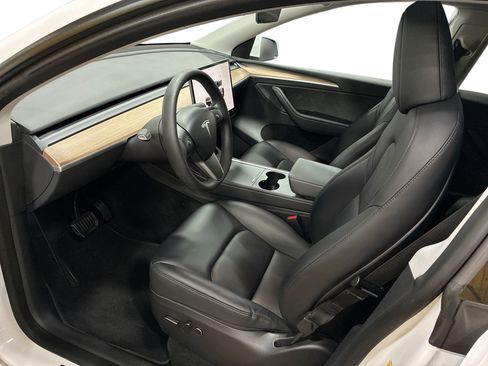 Certified 2023 Tesla Model Y Long Range AWD/4WD image 9