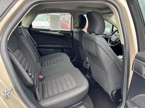 Used 2019 Ford Fusion SE image 12