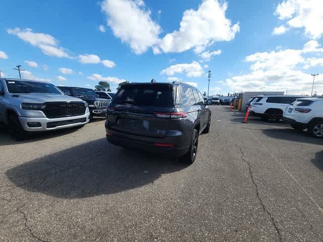 Used 2023 Jeep Grand Cherokee Altitude AWD/4WD image 14