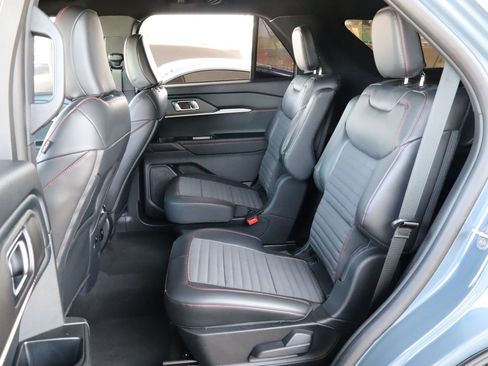 Used 2025 Ford Explorer ST-Line w/ Premium Package RWD image 36
