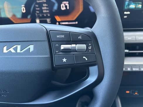 New 2025 Kia K4 LXS image 35