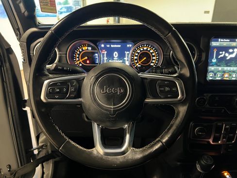 Used 2020 Jeep Wrangler Unlimited Sahara image 11