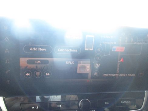 Used 2024 Nissan Altima 2.5 SV w/ SV Premium Package image 12