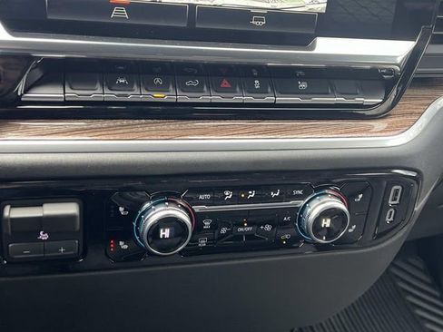 New 2026 GMC Sierra 1500 Elevation image 19