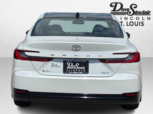 Used 2025 Toyota Camry XLE FWD image 4