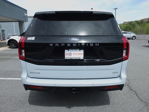 Used 2025 Ford Expedition Max Active RWD image 4