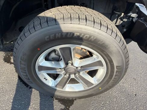 Used 2018 Jeep Wrangler Unlimited Sahara AWD/4WD image 27