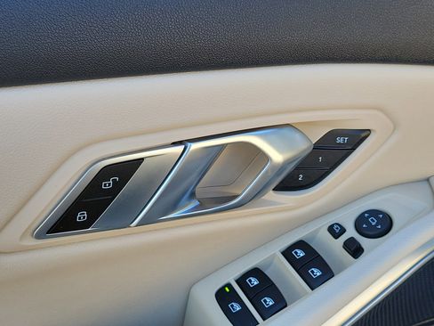 Used 2022 BMW 330i Sedan w/ Driving Assistance Package image 17