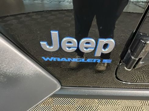 Used 2023 Jeep Wrangler Unlimited w/ Cold Weather Group AWD/4WD image 10