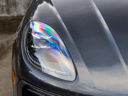 Certified 2025 Porsche Macan image 14