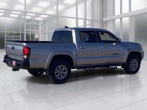 Used 2018 Toyota Tacoma SR5 image 6