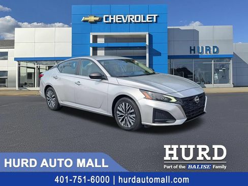 Used 2024 Nissan Altima 2.5 SV FWD image 1