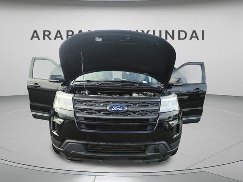 Used 2018 Ford Explorer XLT image 13