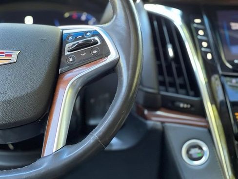 Used 2018 Cadillac Escalade ESV Premium Luxury RWD image 35