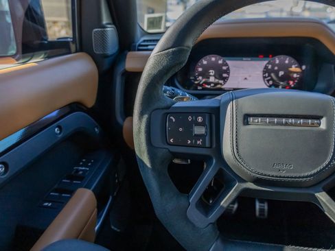 Used 2024 Land Rover Defender 110 V8 image 44