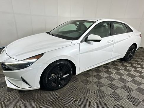 Used 2022 Hyundai Elantra SEL w/ Convenience Package FWD image 6