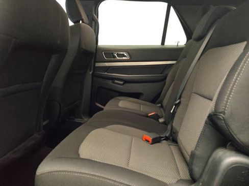 Used 2018 Ford Explorer XLT w/ Equipment Group 201A AWD/4WD image 18