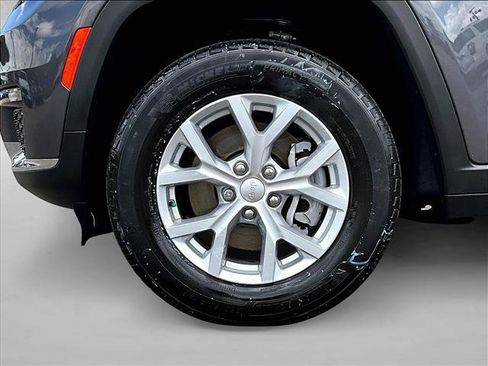 Used 2023 Jeep Grand Cherokee L Limited w/ Trailer Tow Group (B) AWD/4WD image 10