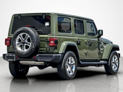 Used 2022 Jeep Wrangler Unlimited Sahara w/ LED Lighting Group AWD/4WD image 5