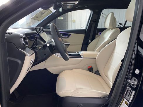 Used 2026 Mercedes-Benz GLC 300 4MATIC image 5