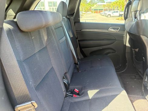 Used 2016 Jeep Grand Cherokee Laredo AWD/4WD image 13